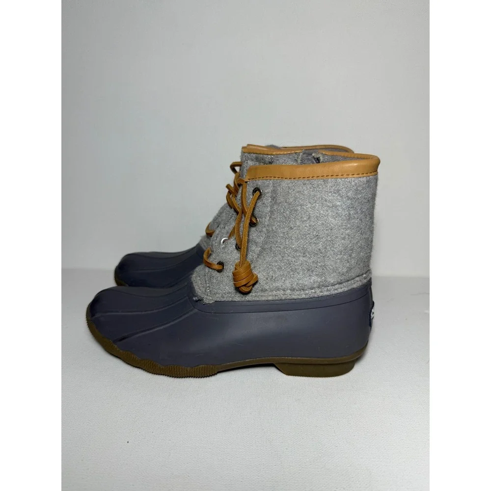 Sperry material upper